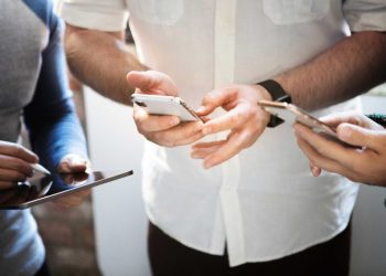 how many people can be in a group text